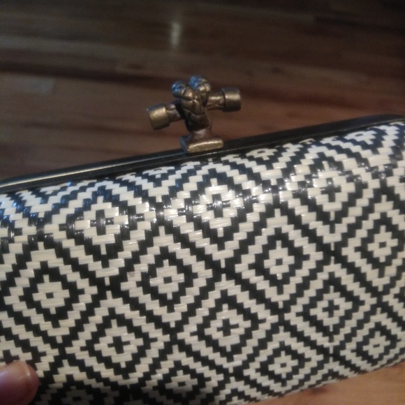 Offers!!  LF Aztec Print Hard Cover Clutch - Picture 5 of 5